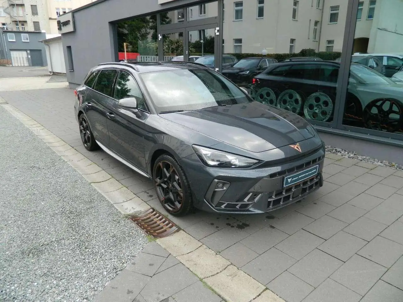 Photo 1 : Cupra Leon 2024 Hybrid