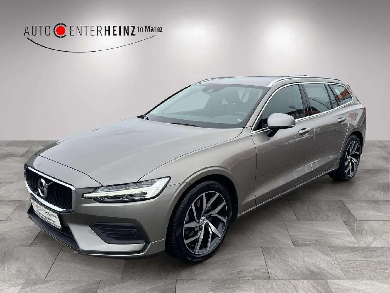 Photo 1 : Volvo V60 2020 Essence