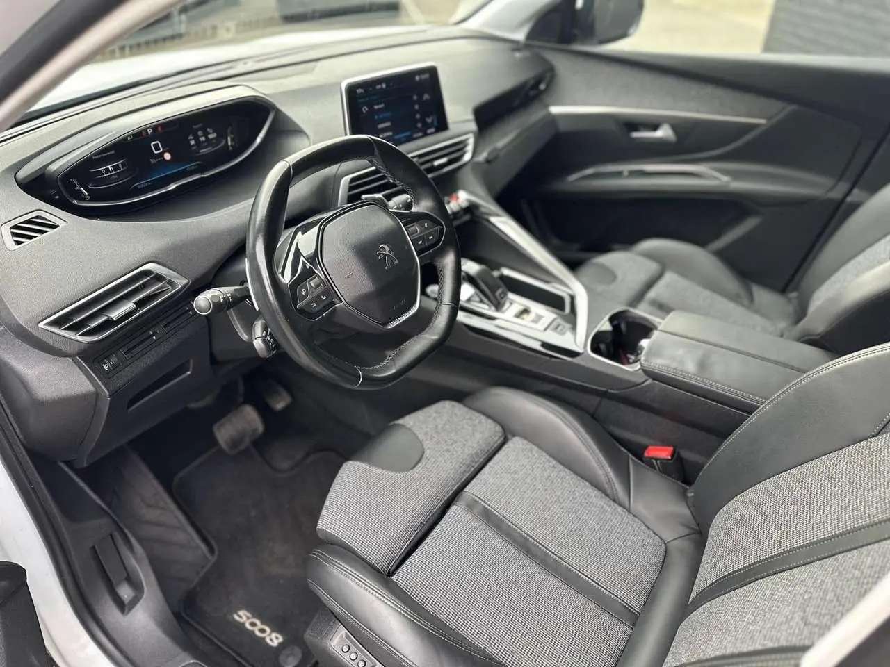 Photo 1 : Peugeot 5008 2018 Petrol