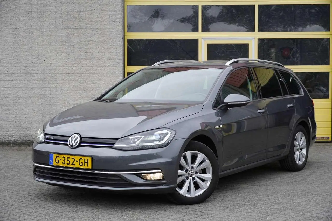 Photo 1 : Volkswagen Golf 2019 Petrol