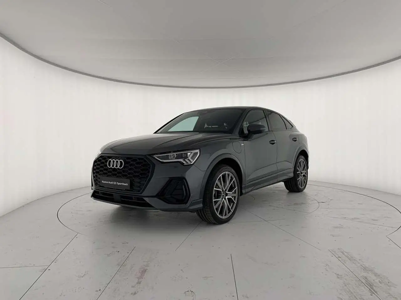 Photo 1 : Audi Q3 2024 Hybride