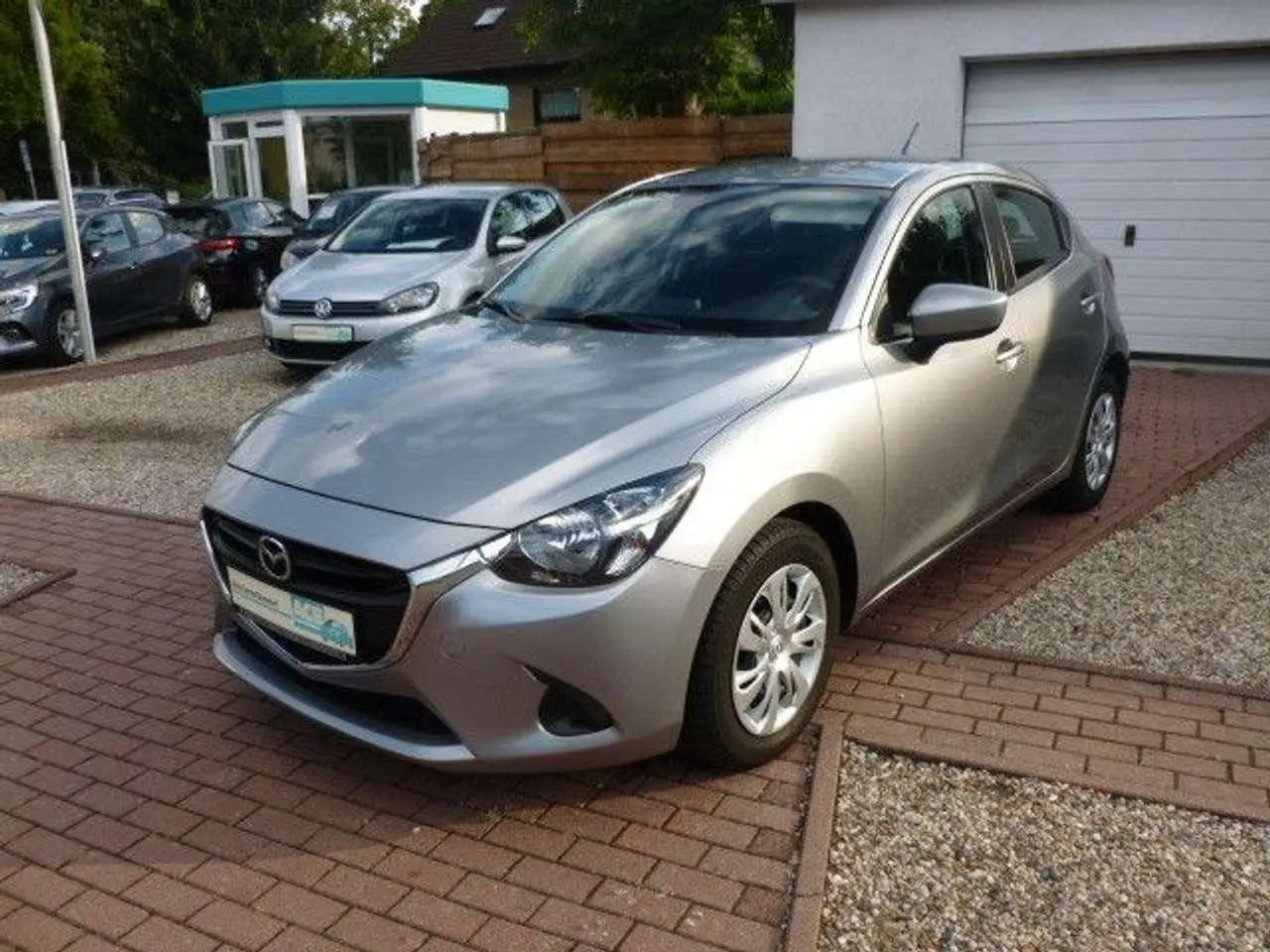 Photo 1 : Mazda 2 2015 Petrol