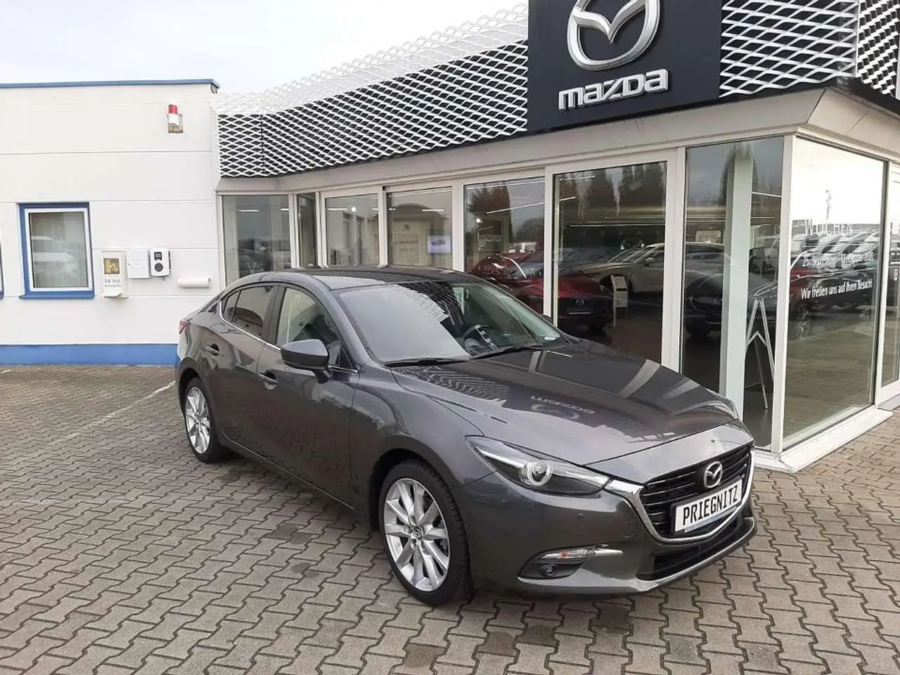 Photo 1 : Mazda 3 2018 Petrol