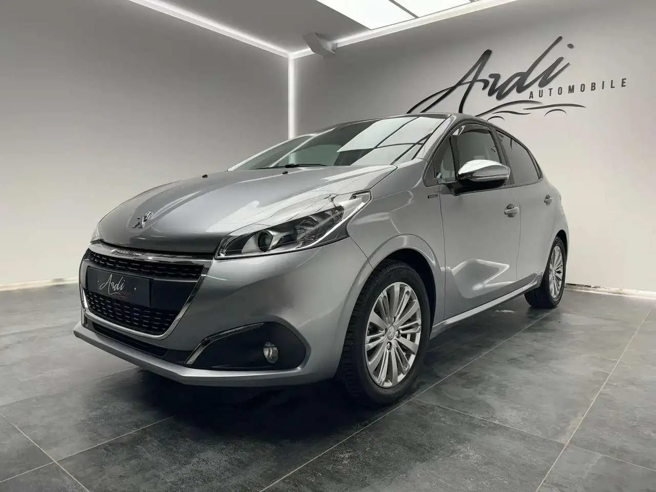 Photo 1 : Peugeot 208 2019 Petrol