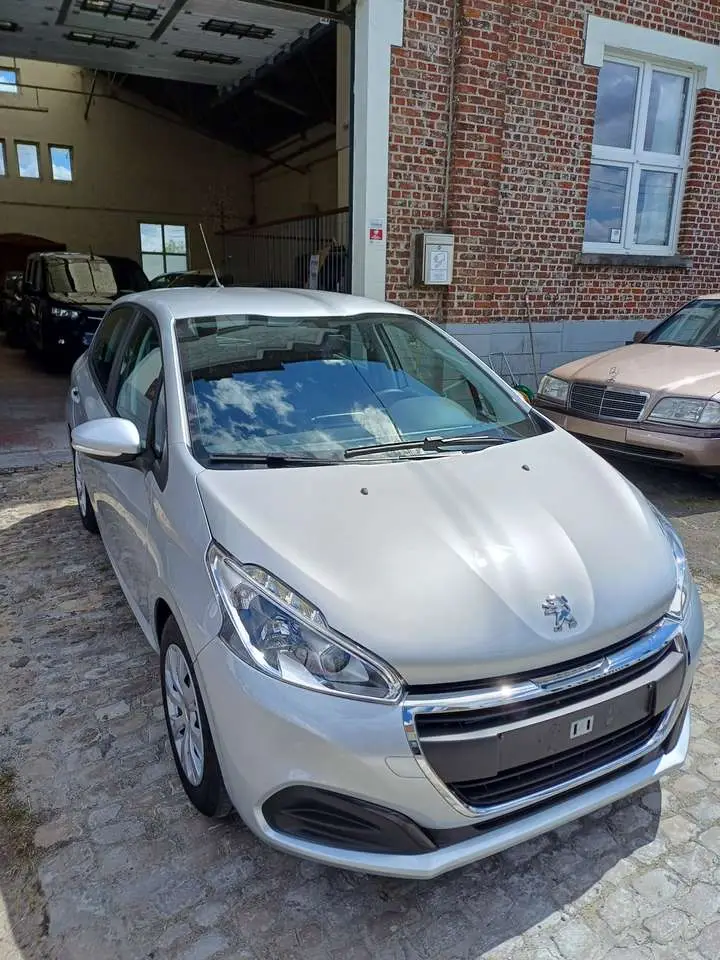 Photo 1 : Peugeot 208 2018 Petrol