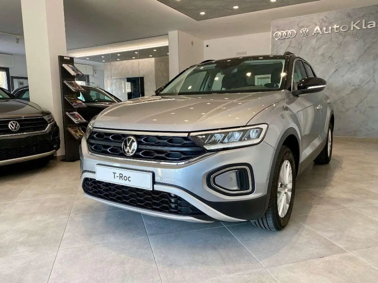 Photo 1 : Volkswagen T-roc 2023 Petrol