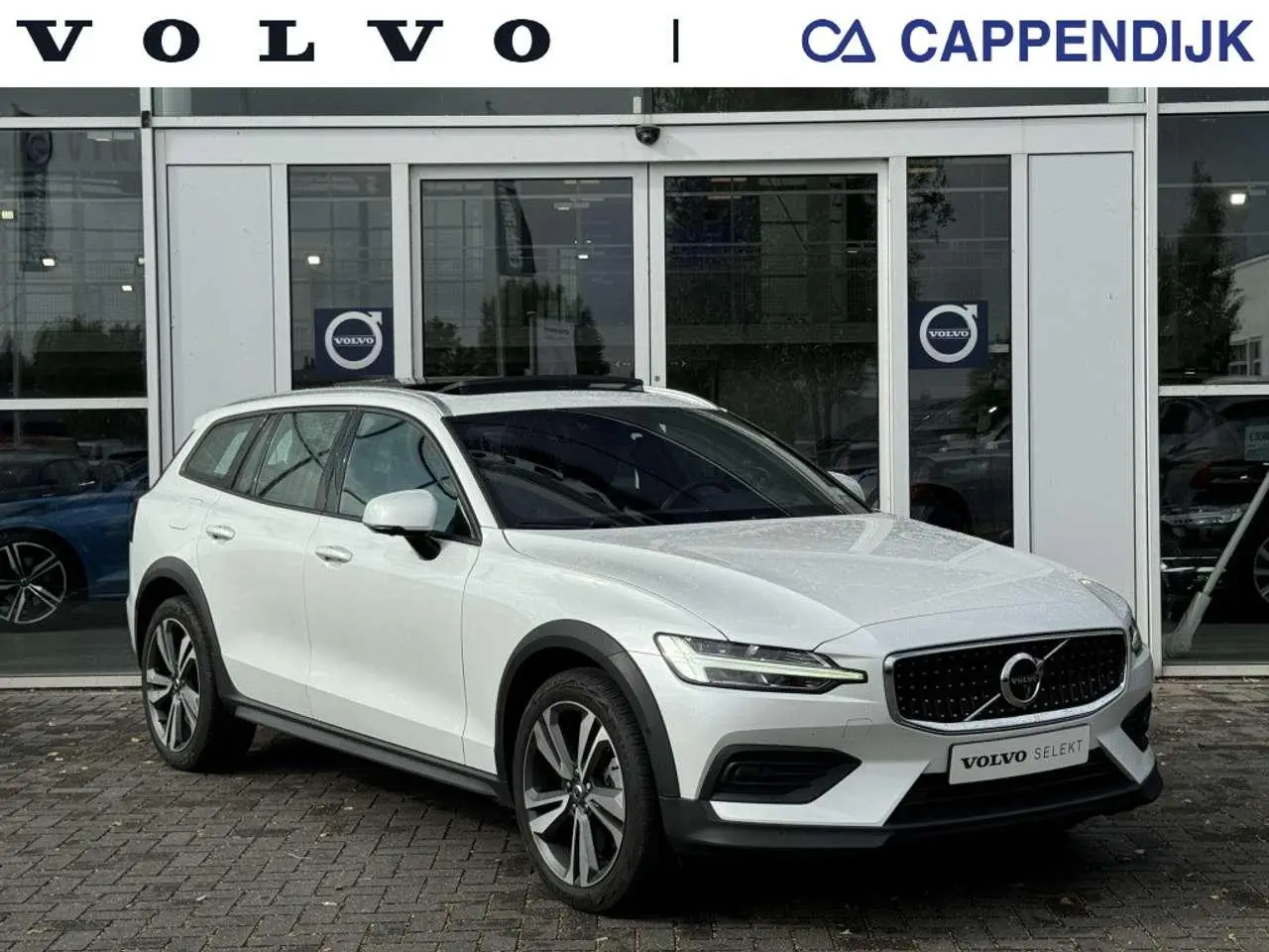 Photo 1 : Volvo V60 2019 Petrol