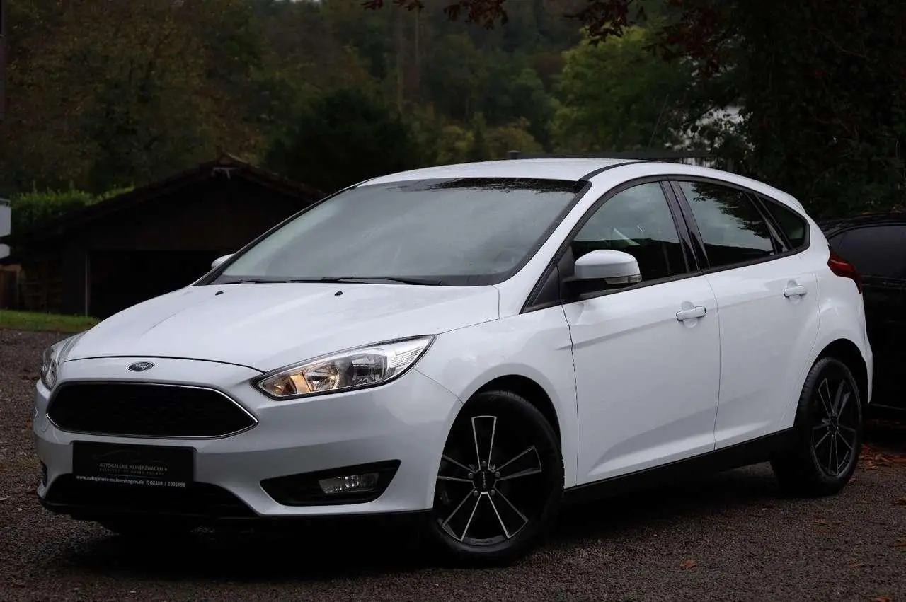 Photo 1 : Ford Focus 2015 Petrol