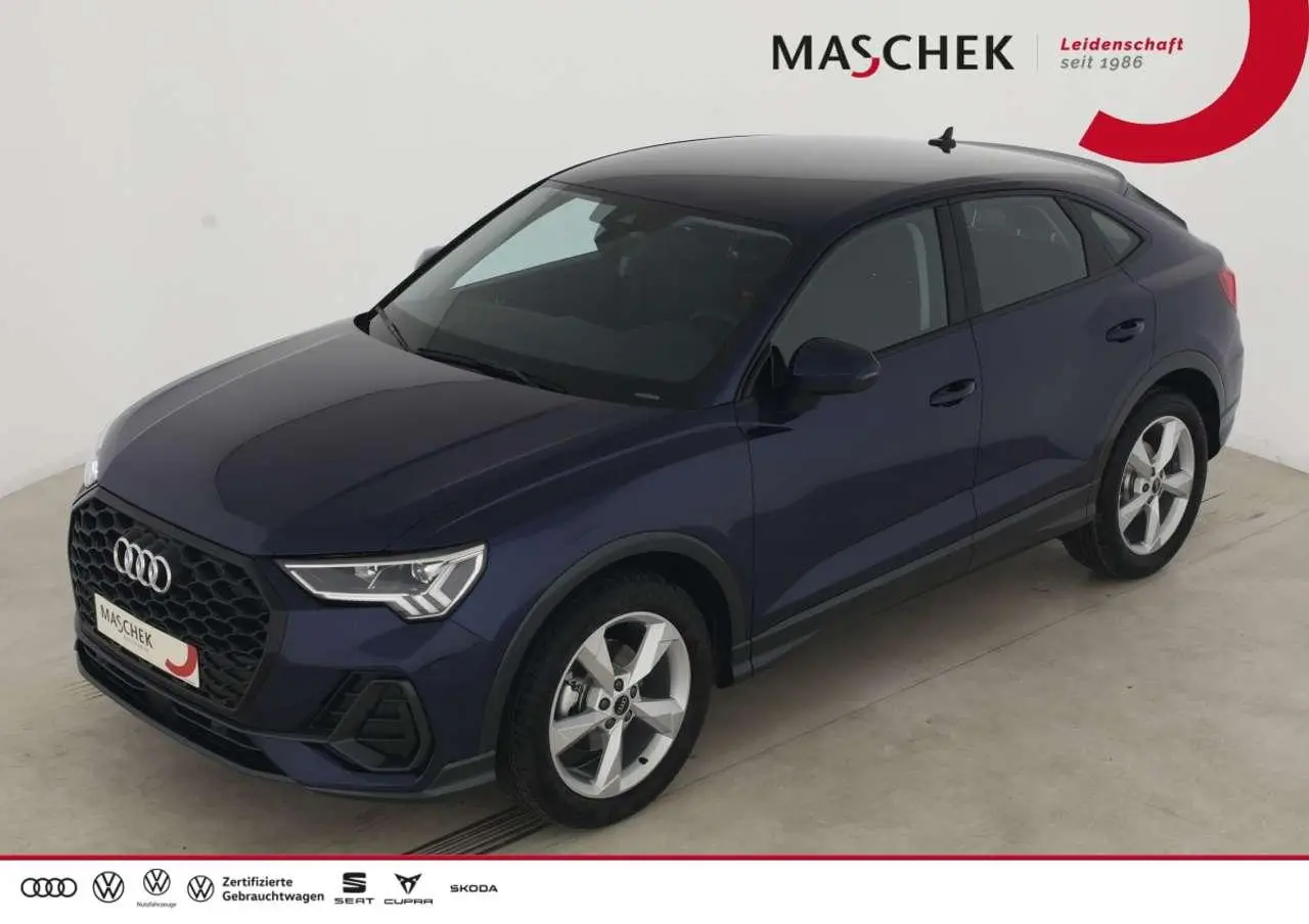 Photo 1 : Audi Q3 2024 Essence