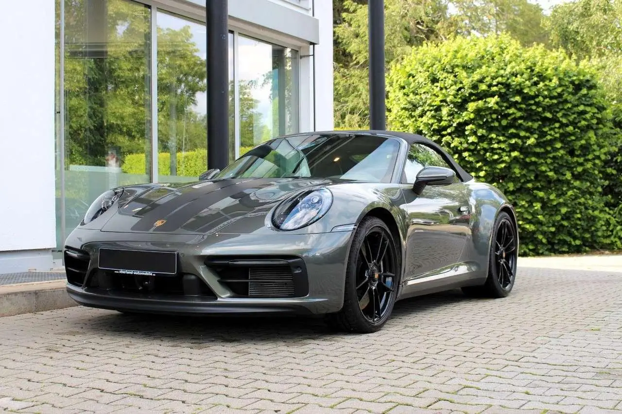 Photo 1 : Porsche 992 2022 Petrol