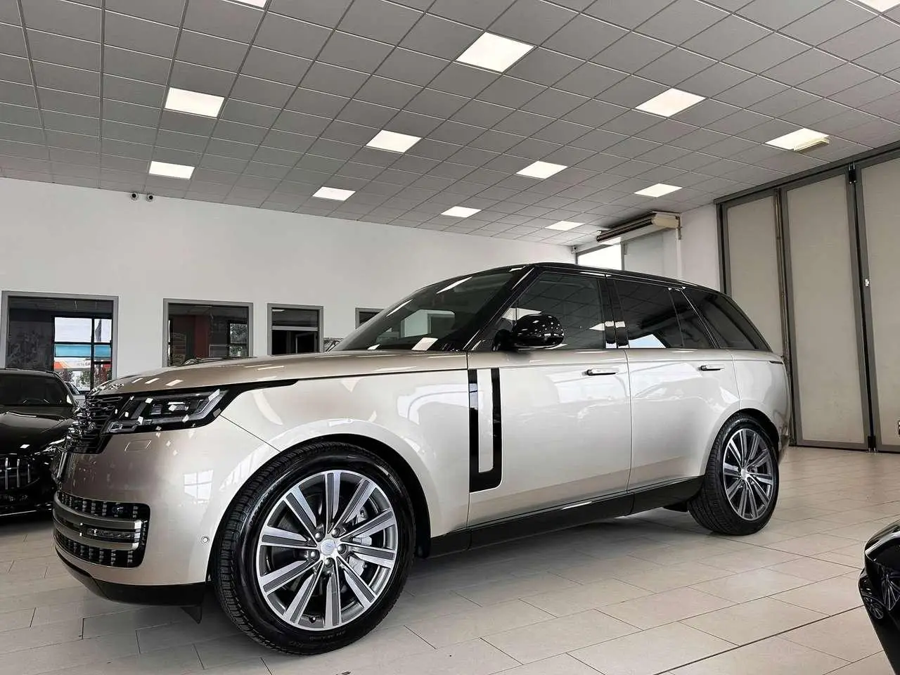 Photo 1 : Land Rover Range Rover 2023 Essence