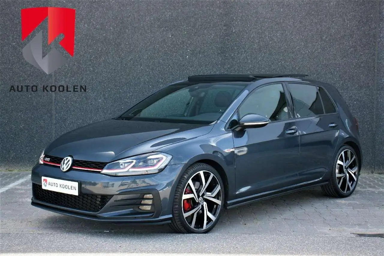 Photo 1 : Volkswagen Golf 2017 Petrol