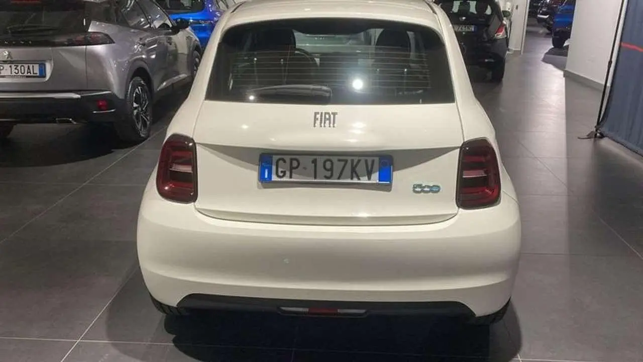 Photo 1 : Fiat 500 2023 Electric