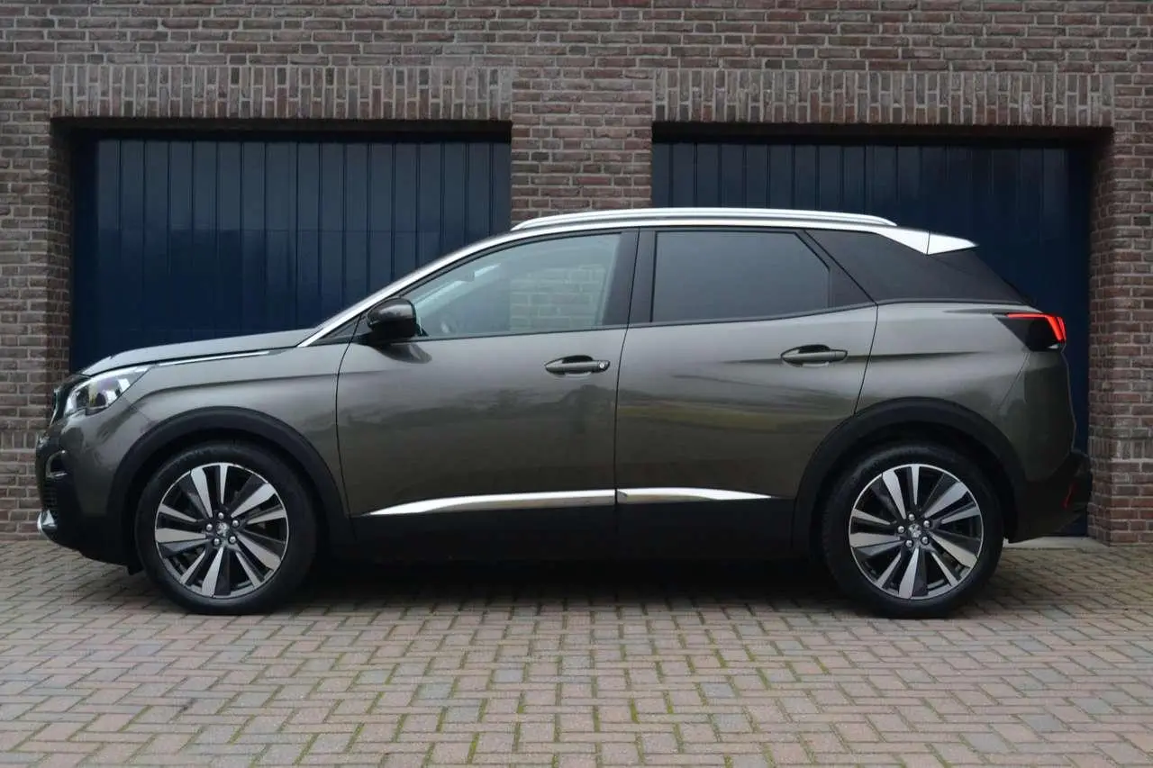 Photo 1 : Peugeot 3008 2019 Essence