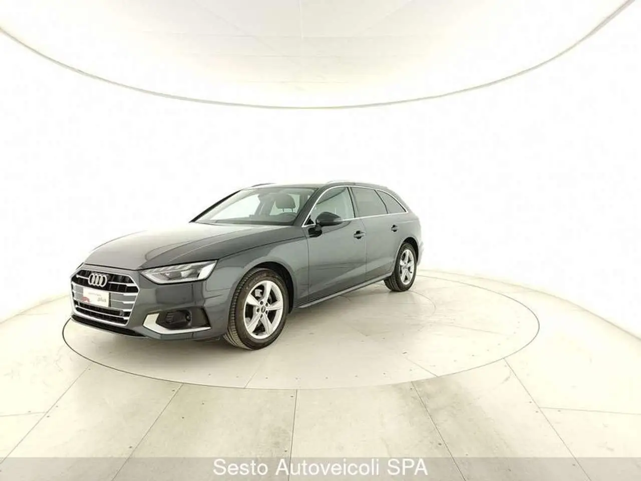 Photo 1 : Audi A4 2023 Hybrid