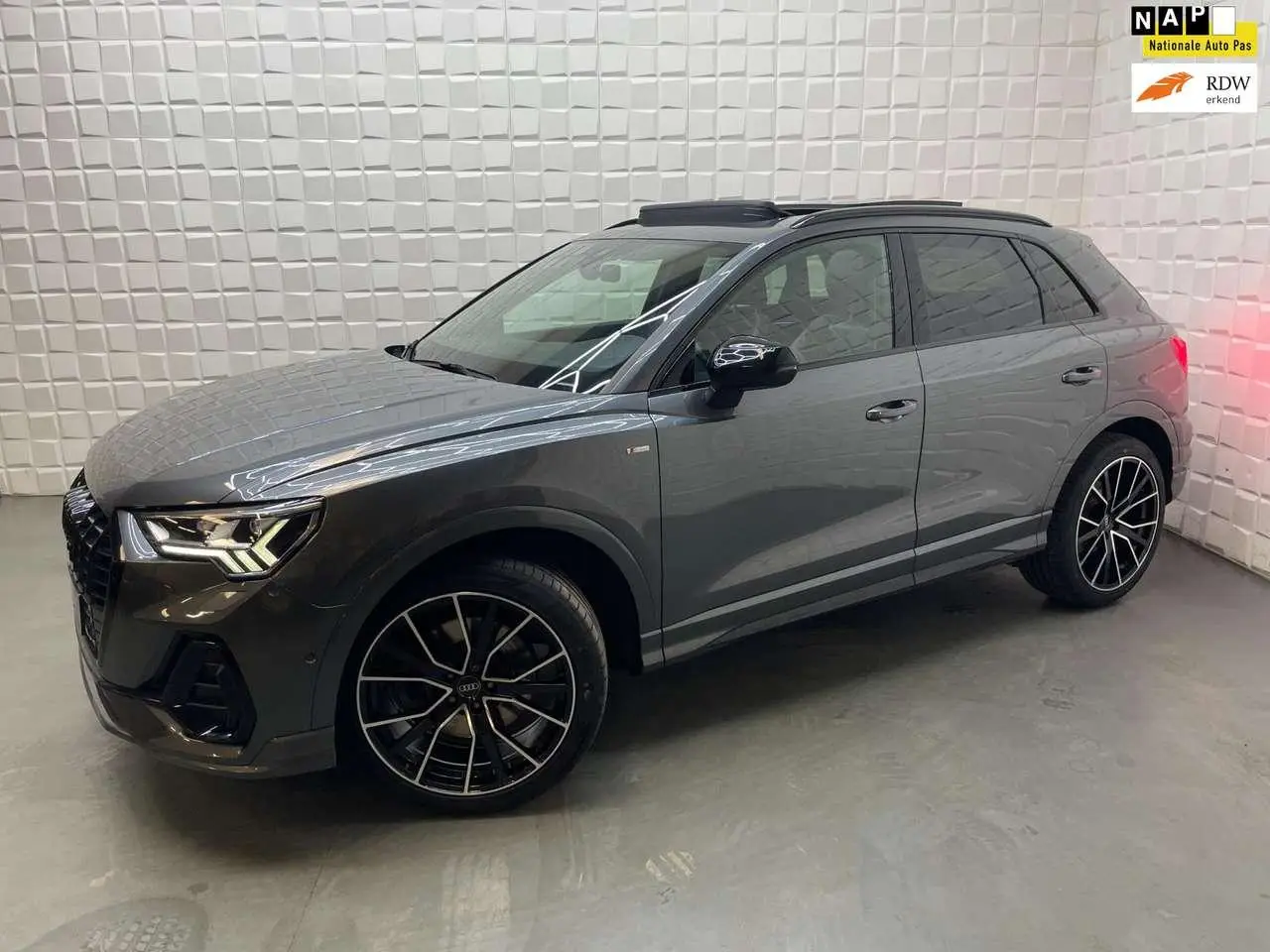 Photo 1 : Audi Q3 2019 Essence