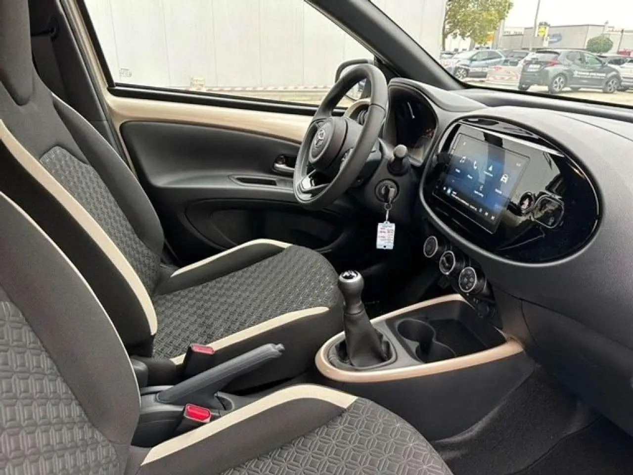 Photo 1 : Toyota Aygo X 2024 Essence