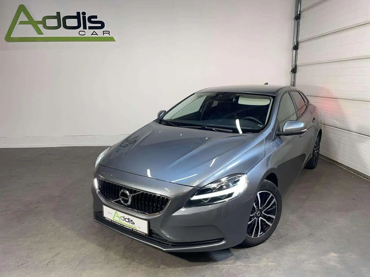 Photo 1 : Volvo V40 2019 Diesel