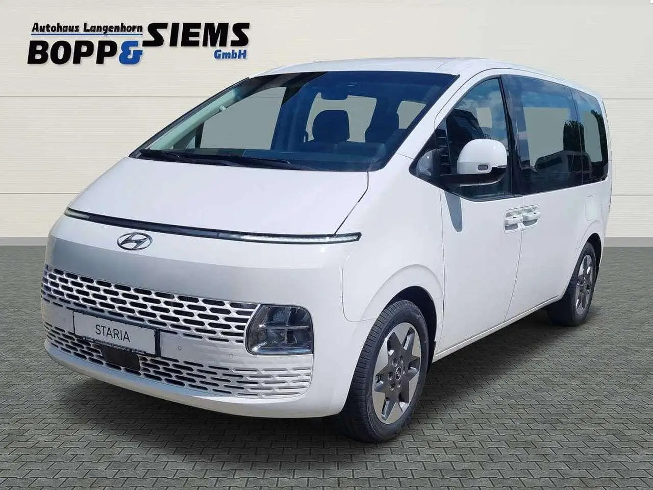 Photo 1 : Hyundai Staria 2024 Diesel