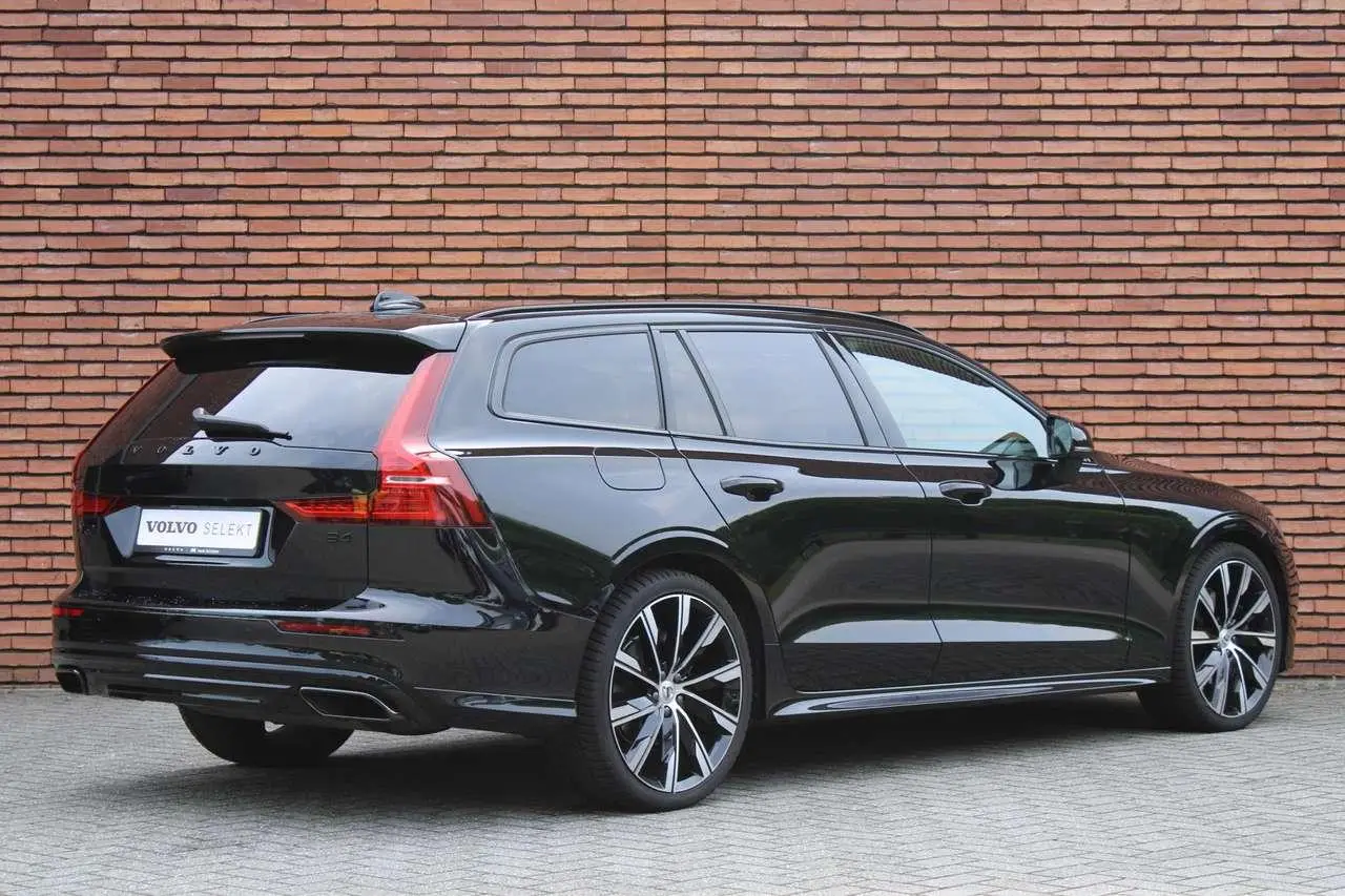 Photo 1 : Volvo V60 2023 Essence