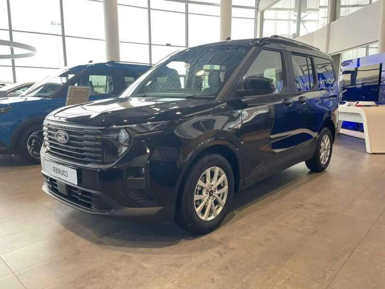 Photo 1 : Ford Tourneo 2024 Essence