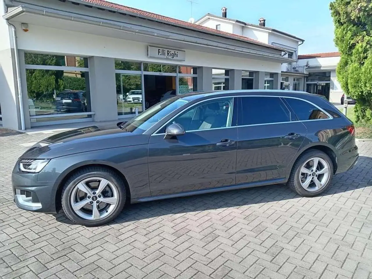 Photo 1 : Audi A4 2022 Hybride