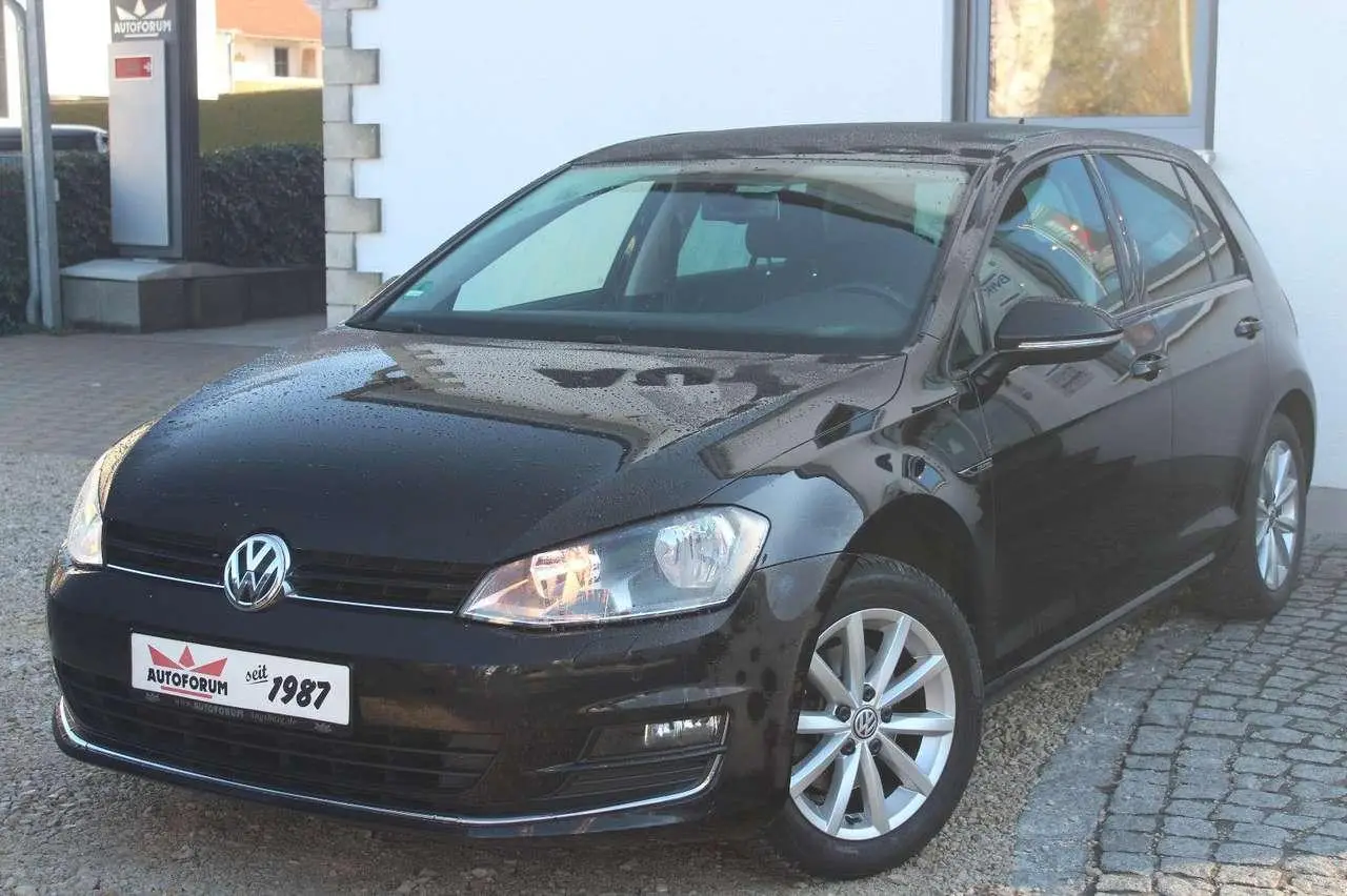 Photo 1 : Volkswagen Golf 2016 Petrol