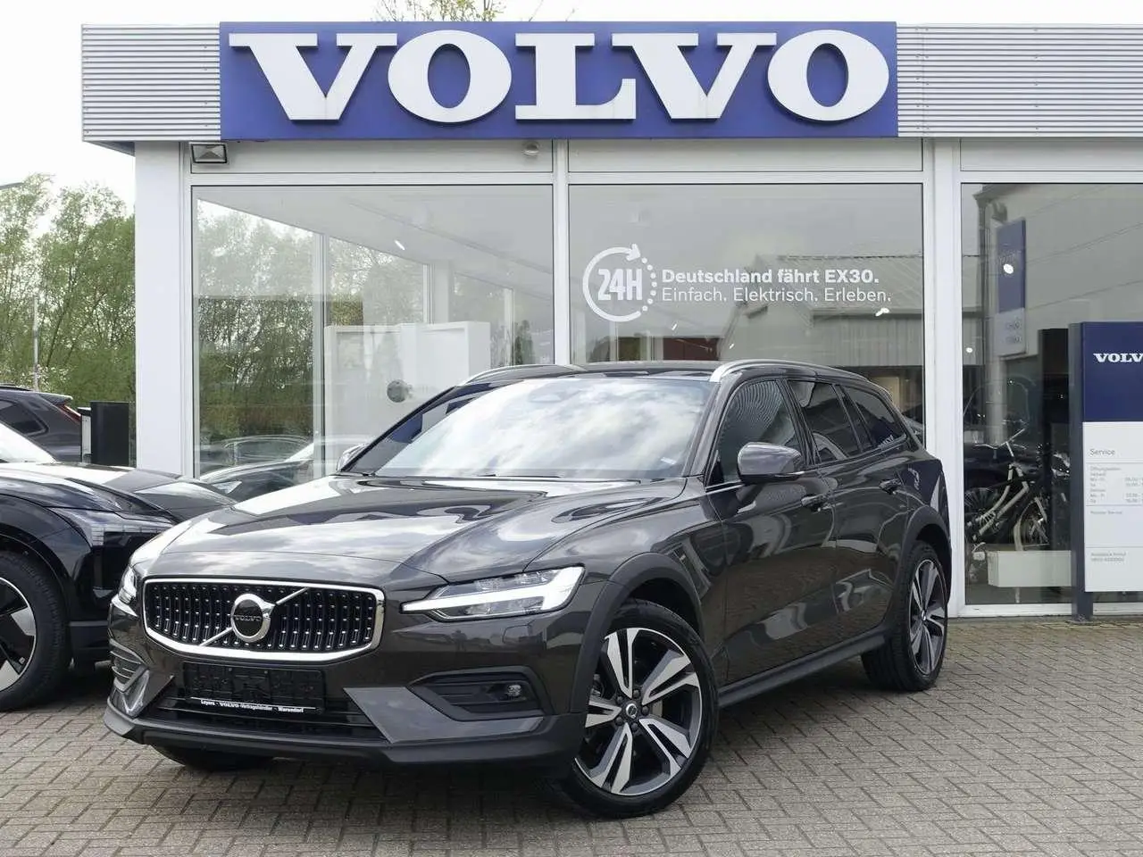 Photo 1 : Volvo V60 2023 Diesel