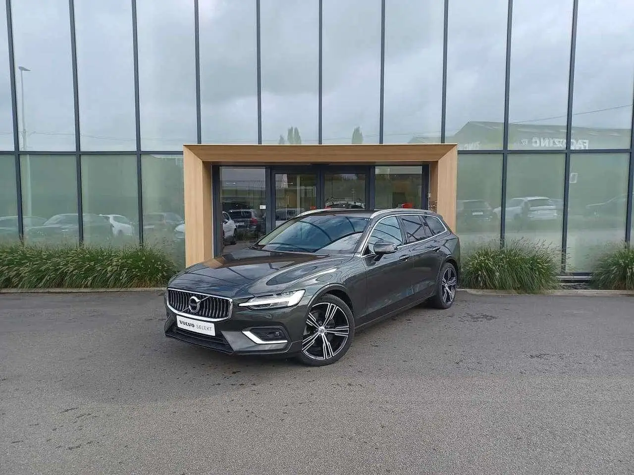 Photo 1 : Volvo V60 2021 Hybride