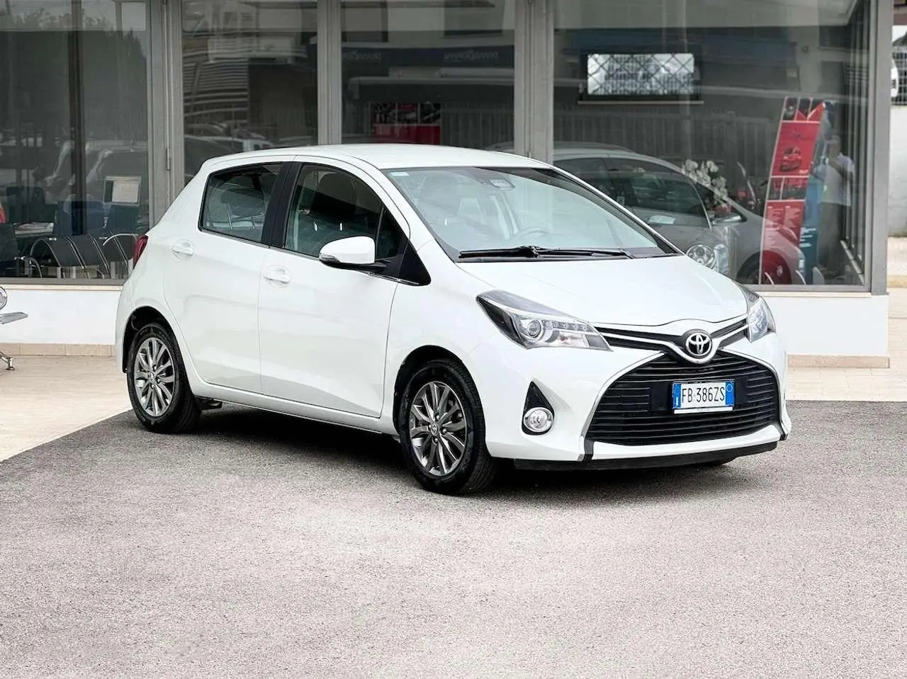 Photo 1 : Toyota Yaris 2016 Petrol