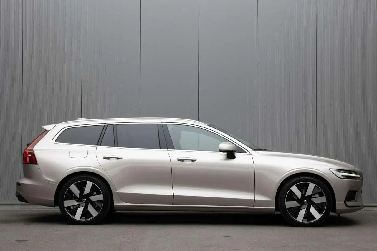 Photo 1 : Volvo V60 2024 Hybrid