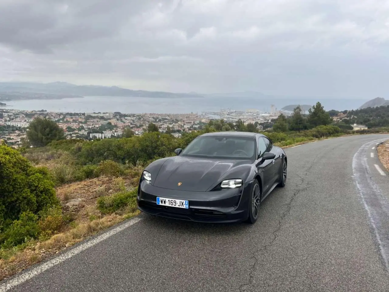 Photo 1 : Porsche Taycan 2021 Électrique