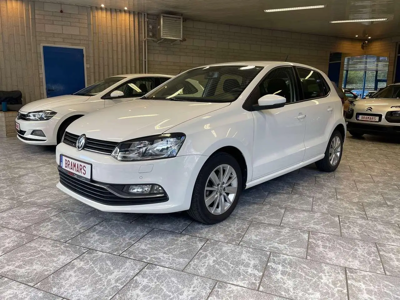 Photo 1 : Volkswagen Polo 2015 Petrol