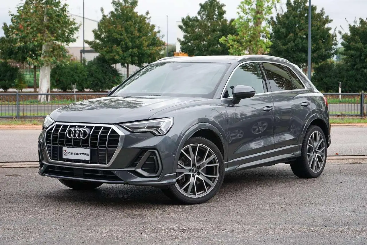 Photo 1 : Audi Q3 2019 Petrol