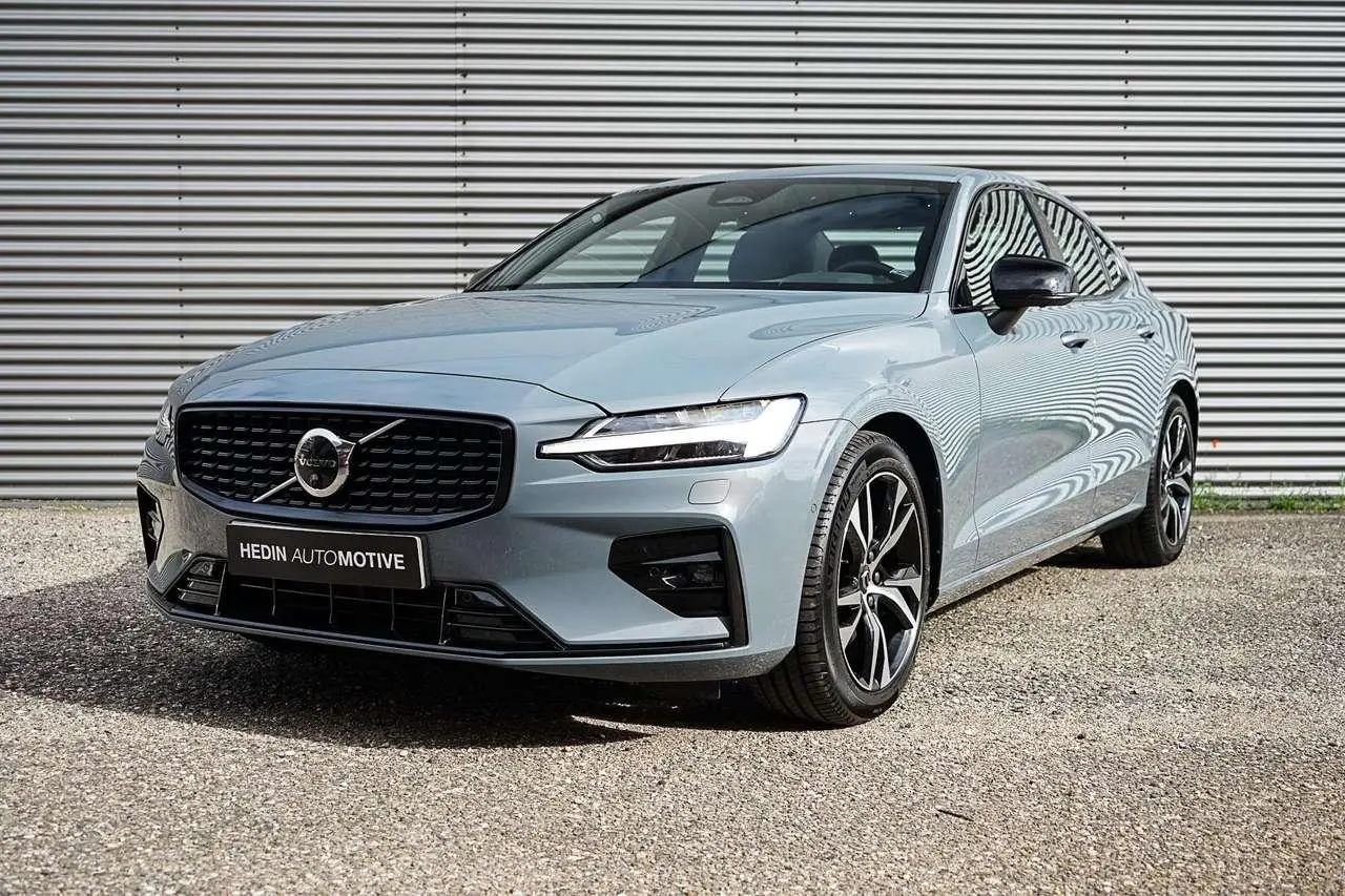 Photo 1 : Volvo S60 2023 Hybride