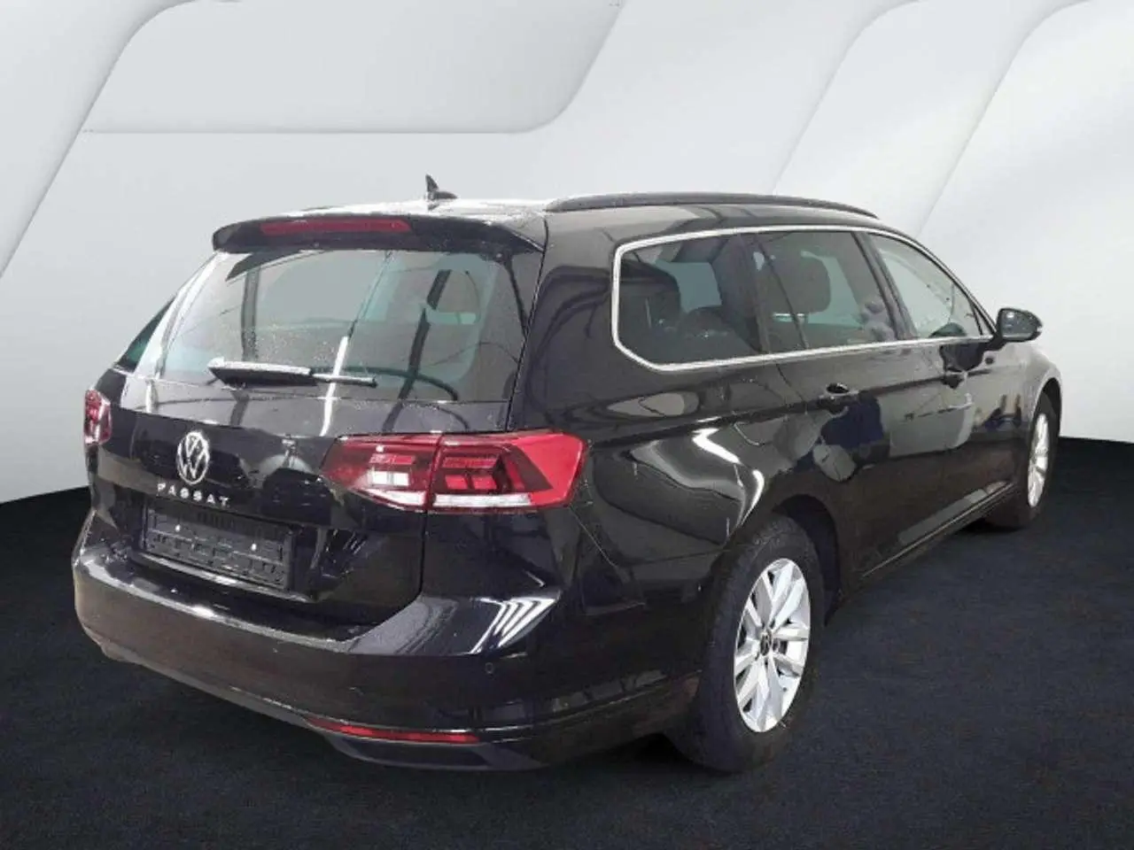 Photo 1 : Volkswagen Passat 2023 Petrol