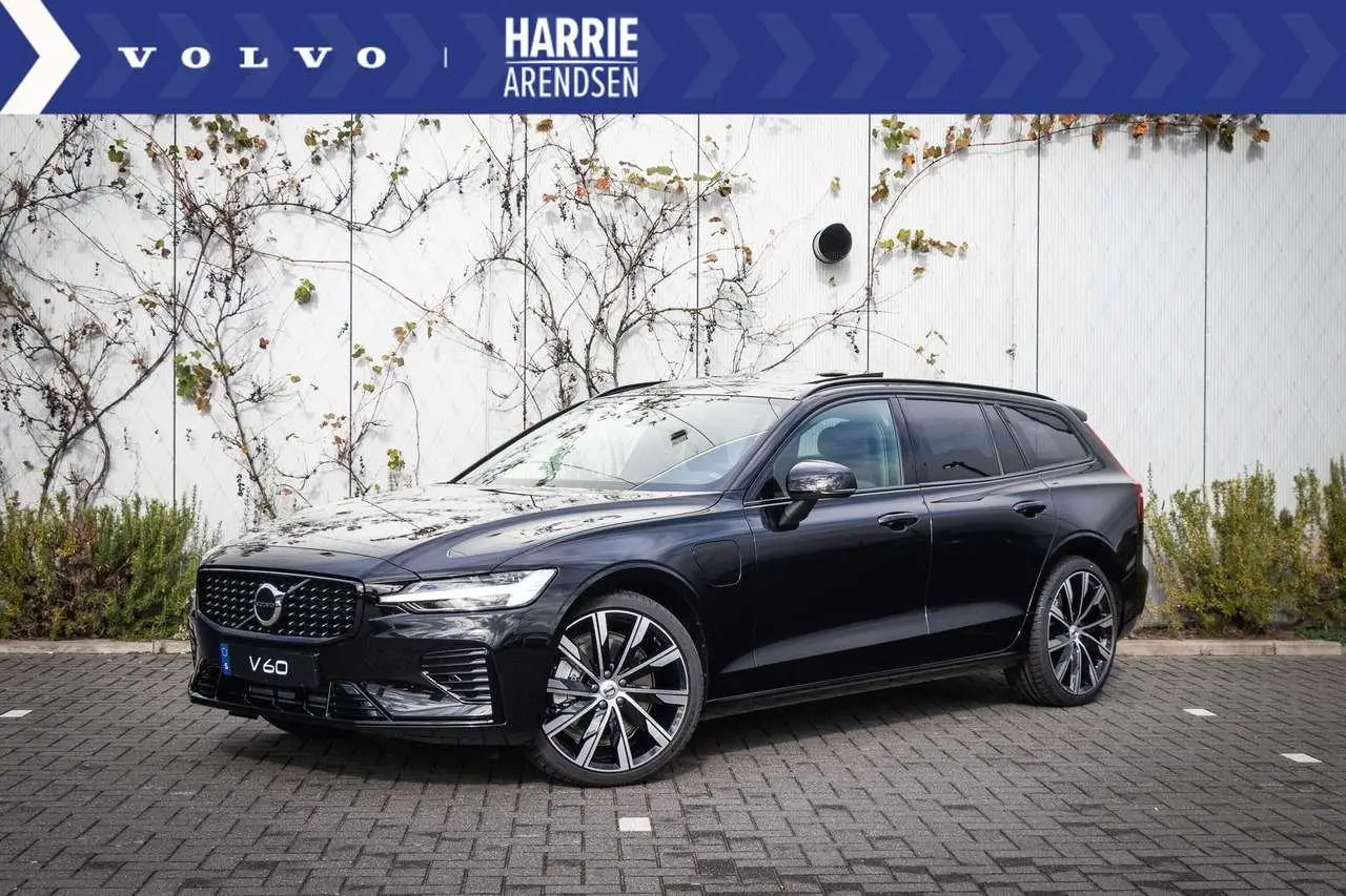 Photo 1 : Volvo V60 2024 Petrol