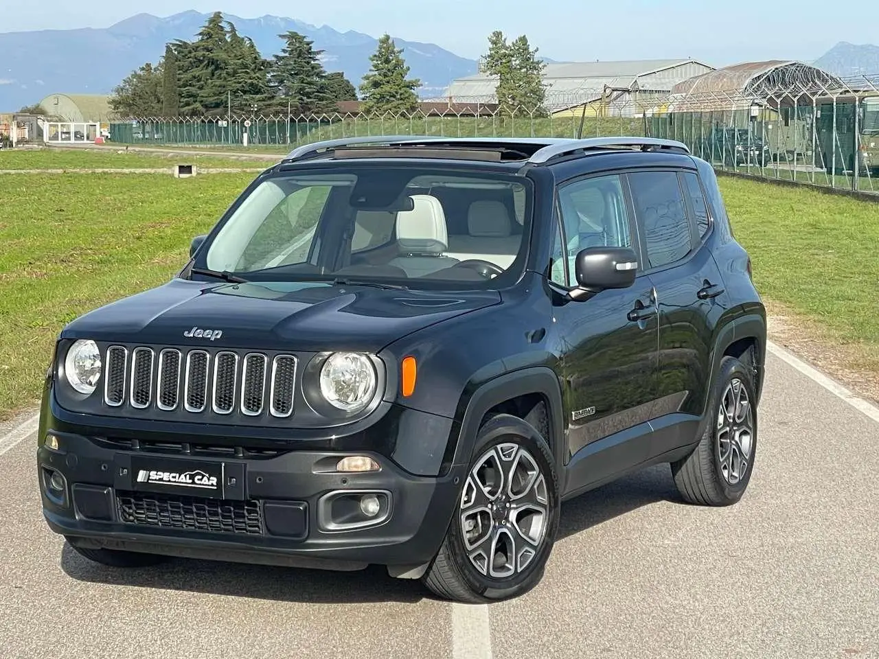 Photo 1 : Jeep Renegade 2016 Diesel