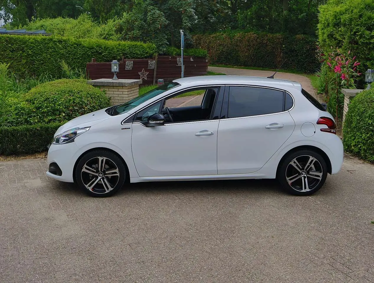 Photo 1 : Peugeot 208 2019 Petrol