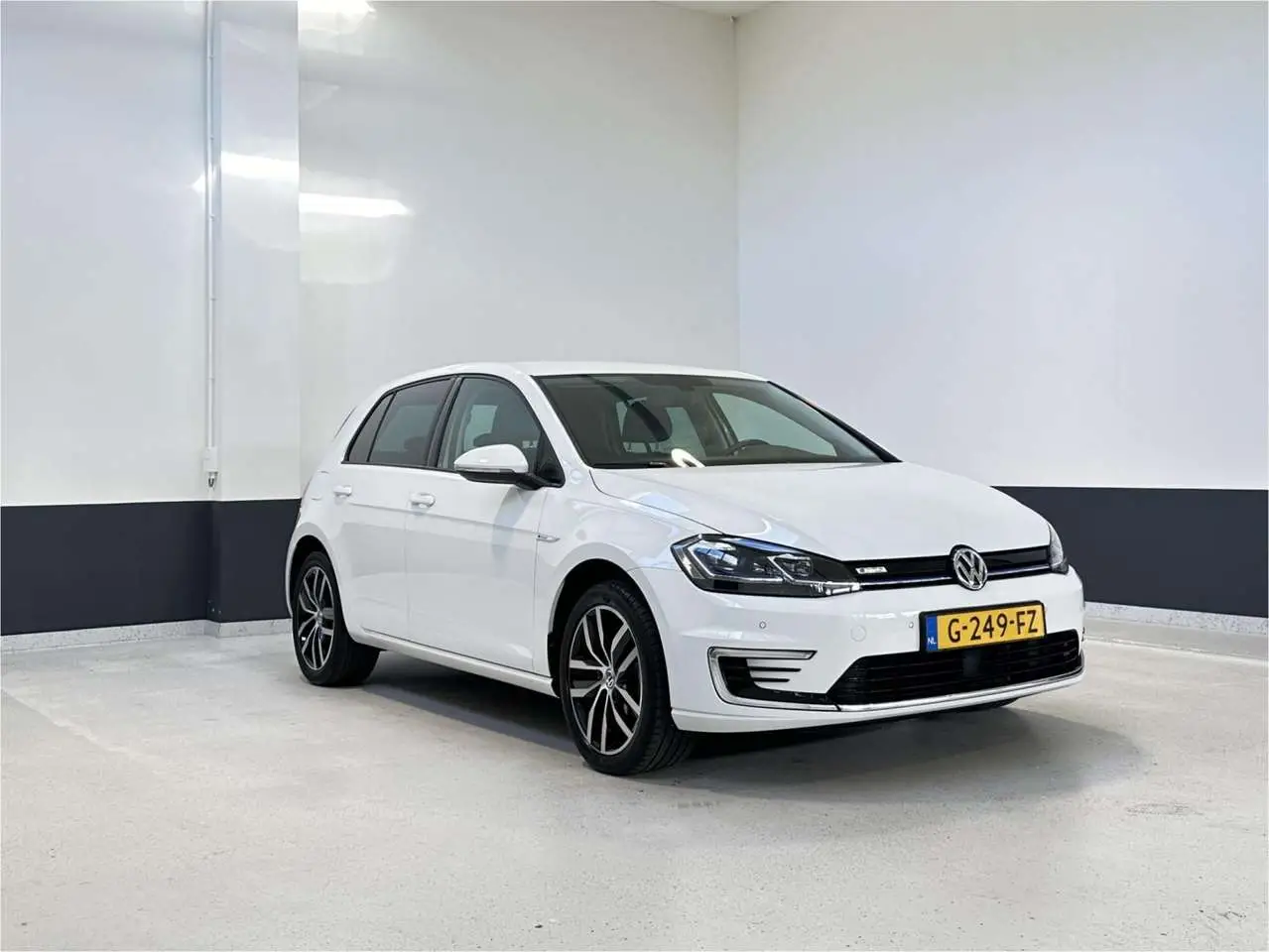 Photo 1 : Volkswagen Golf 2019 Électrique