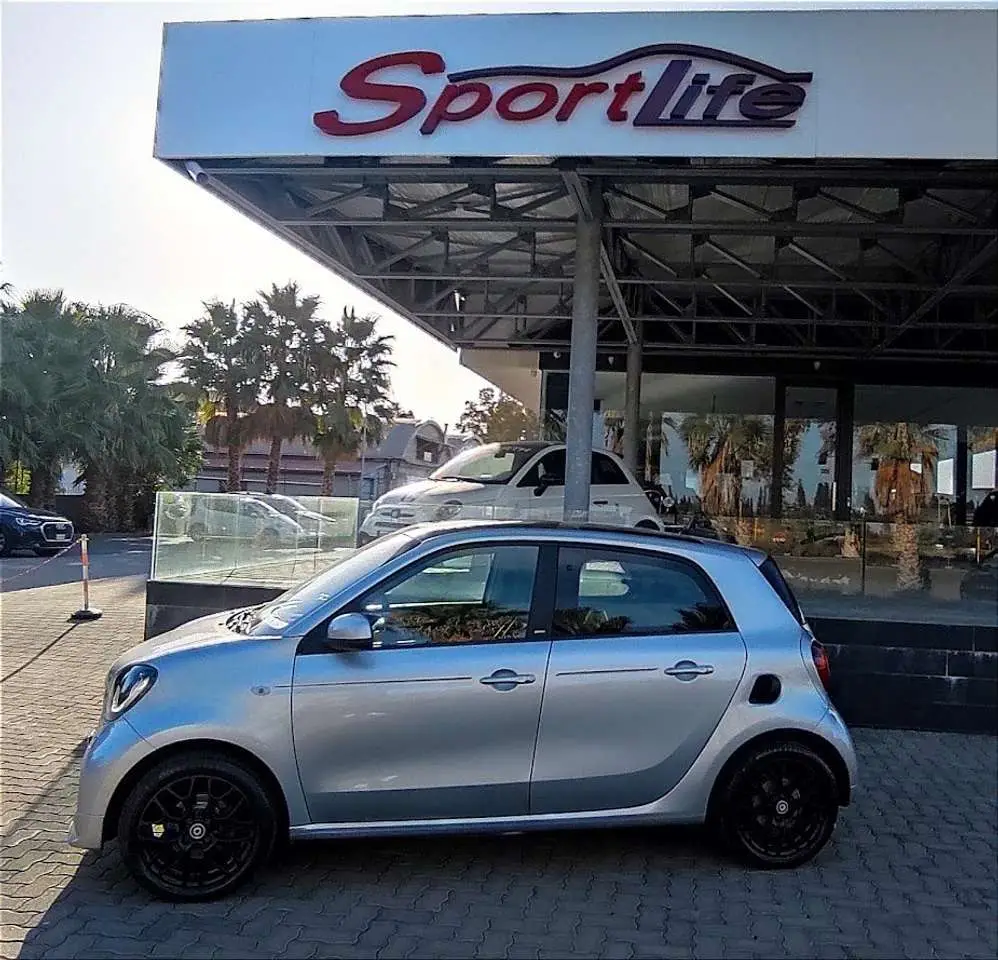 Photo 1 : Smart Forfour 2019 Petrol