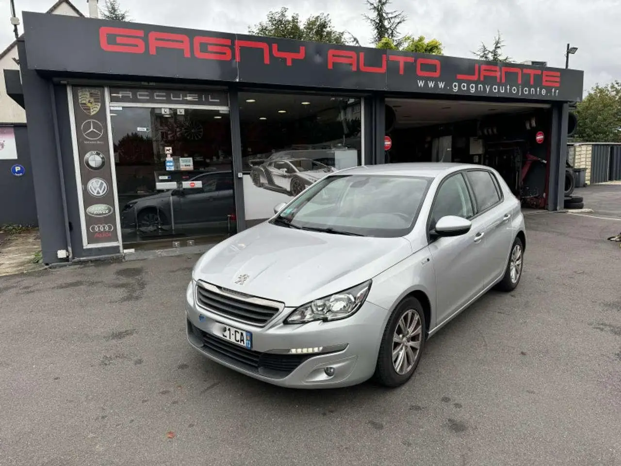 Photo 1 : Peugeot 308 2016 Petrol