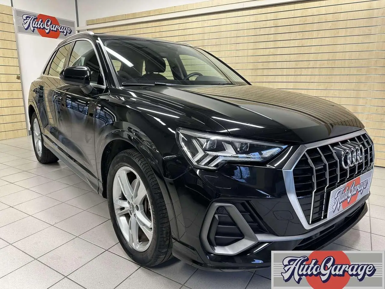 Photo 1 : Audi Q3 2019 Petrol