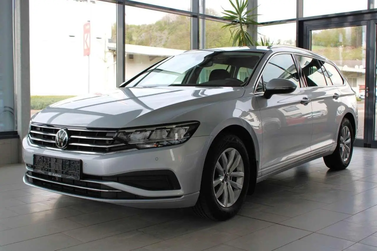 Photo 1 : Volkswagen Passat 2022 Essence