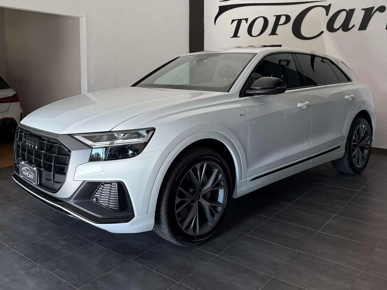 Photo 1 : Audi Q8 2023 Hybride