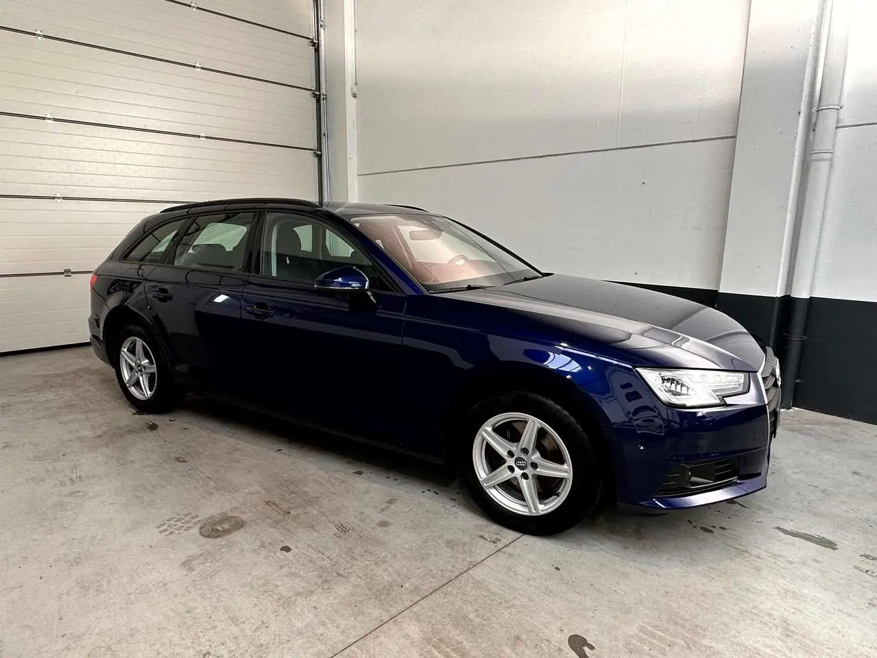 Photo 1 : Audi A4 2019 Petrol