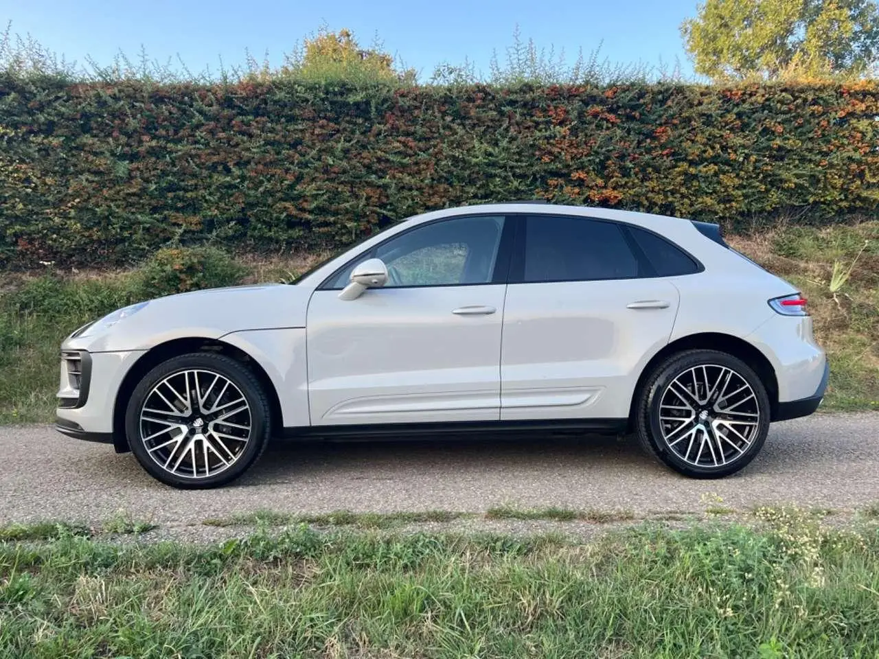 Photo 1 : Porsche Macan 2023 Essence