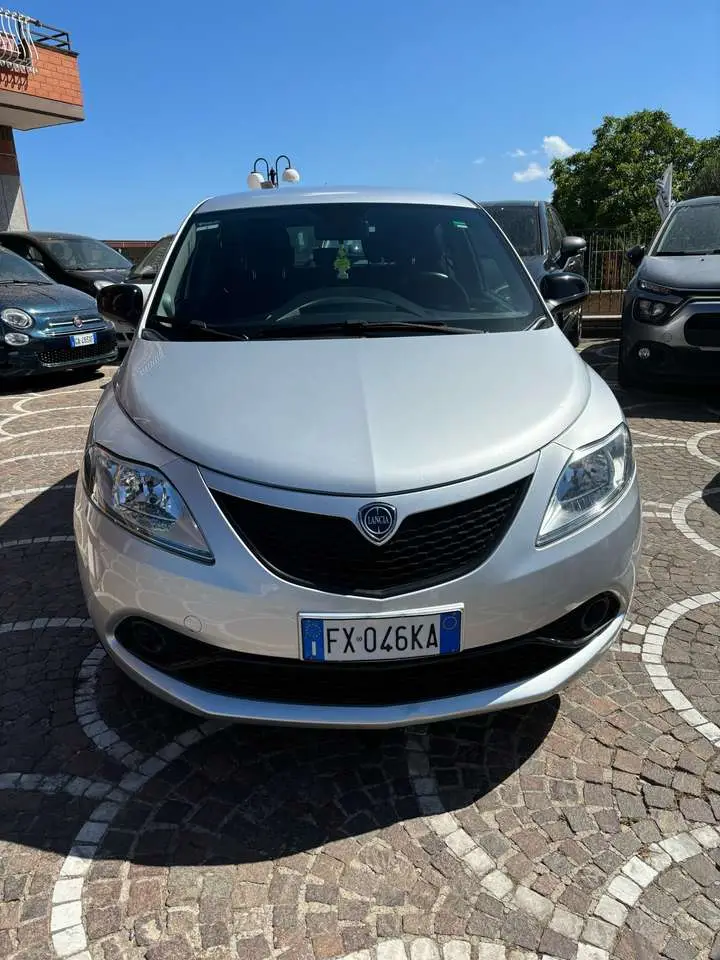 Photo 1 : Lancia Ypsilon 2019 Essence