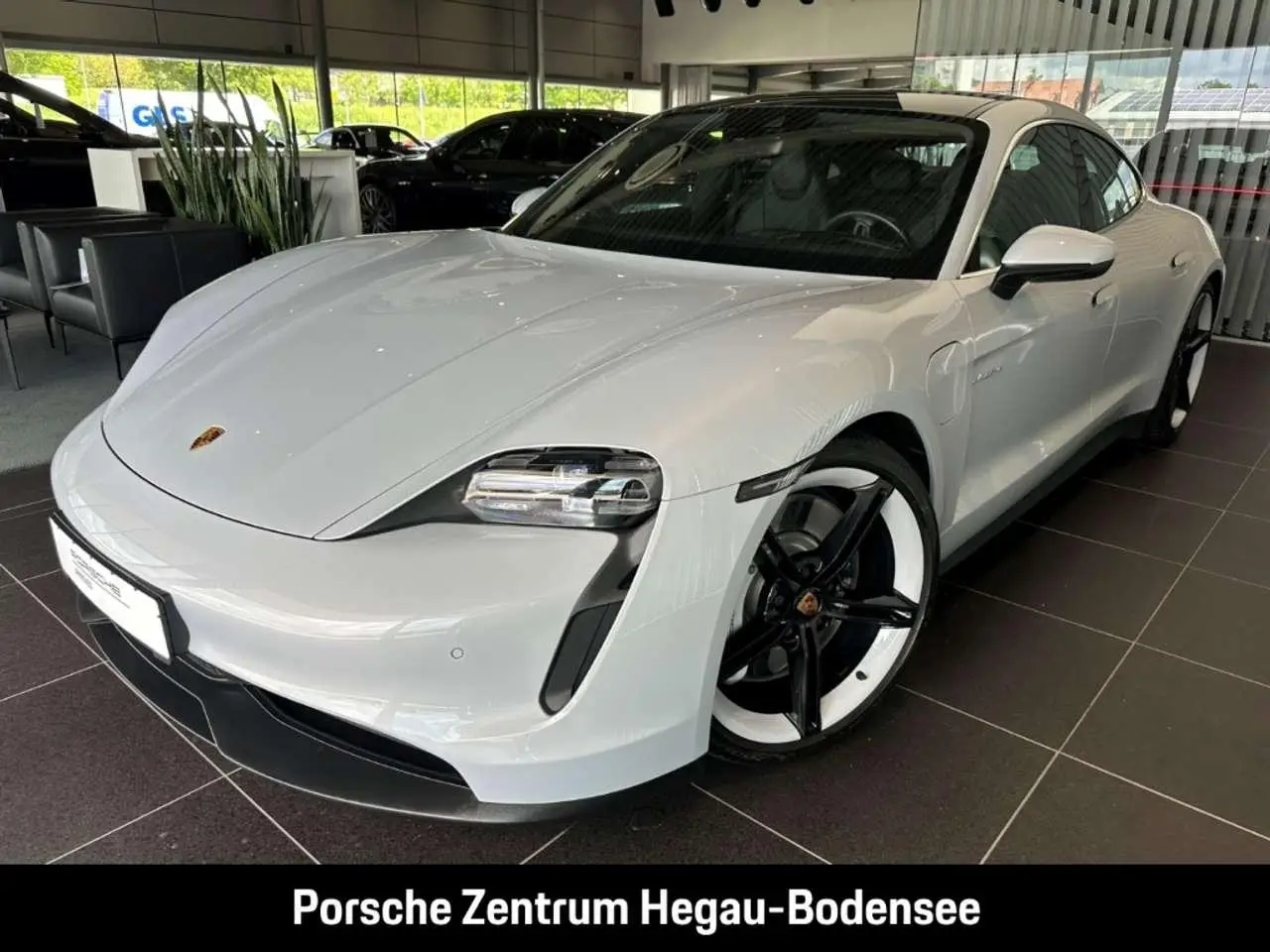 Photo 1 : Porsche Taycan 2021 Electric