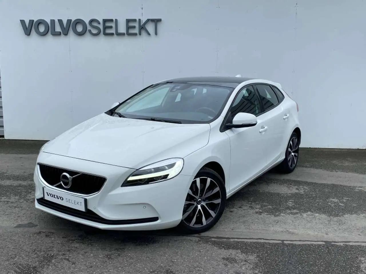 Photo 1 : Volvo V40 2020 Diesel